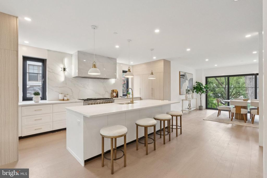 Image 11 of property listing at 3 ALDEN LN, Chevy Chase, MD 20815