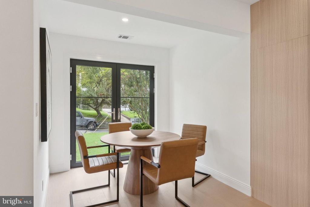 Image 13 of property listing at 3 ALDEN LN, Chevy Chase, MD 20815