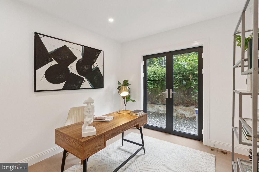 Image 15 of property listing at 3 ALDEN LN, Chevy Chase, MD 20815