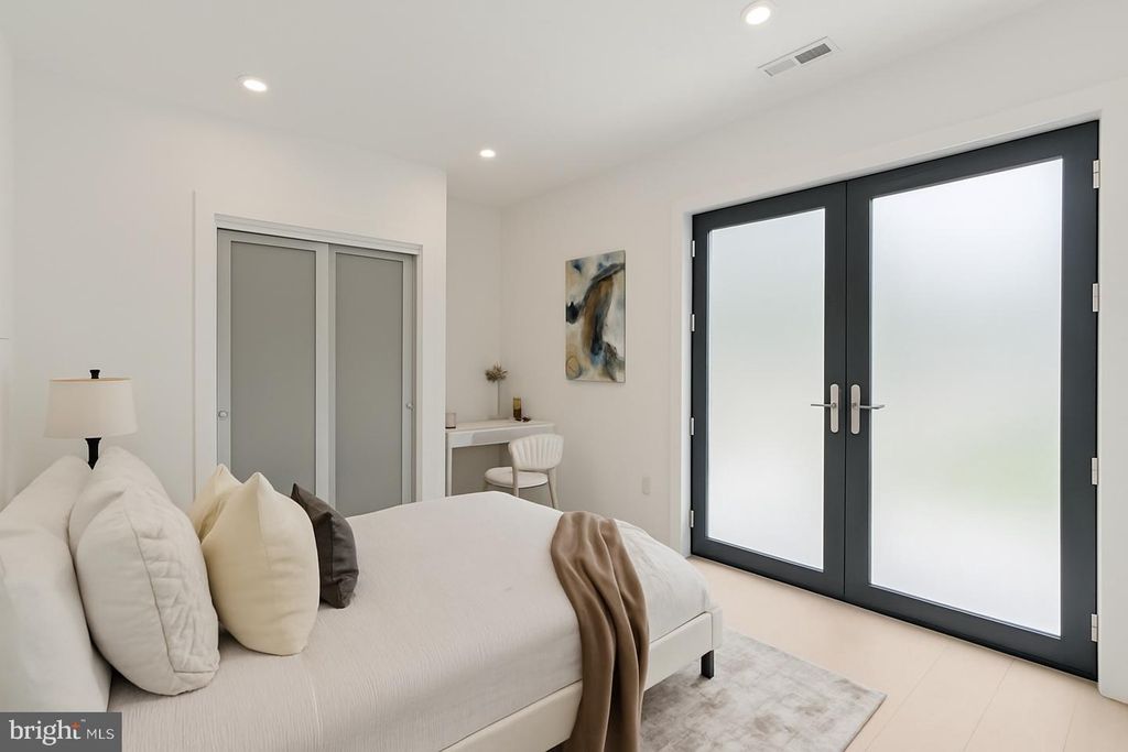 Image 16 of property listing at 3 ALDEN LN, Chevy Chase, MD 20815