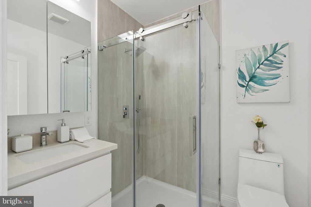 Image 18 of property listing at 3 ALDEN LN, Chevy Chase, MD 20815