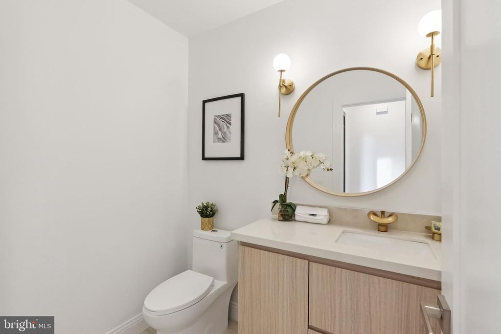 Image 19 of property listing at 3 ALDEN LN, Chevy Chase, MD 20815