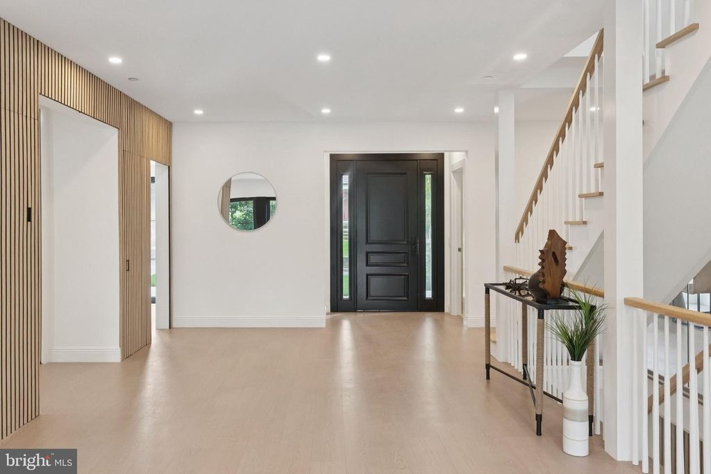 Image 2 of property listing at 3 ALDEN LN, Chevy Chase, MD 20815