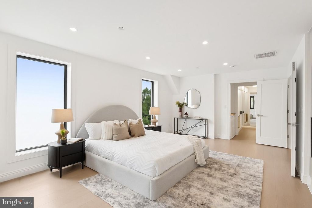 Image 20 of property listing at 3 ALDEN LN, Chevy Chase, MD 20815