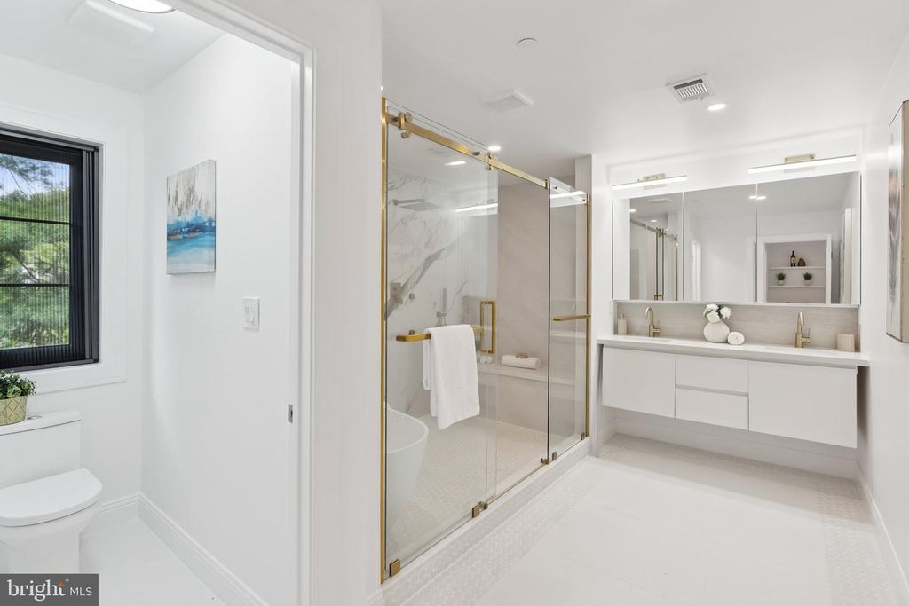 Image 23 of property listing at 3 ALDEN LN, Chevy Chase, MD 20815