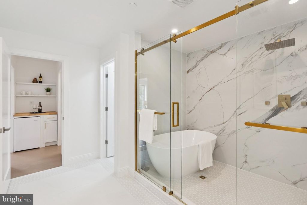 Image 24 of property listing at 3 ALDEN LN, Chevy Chase, MD 20815