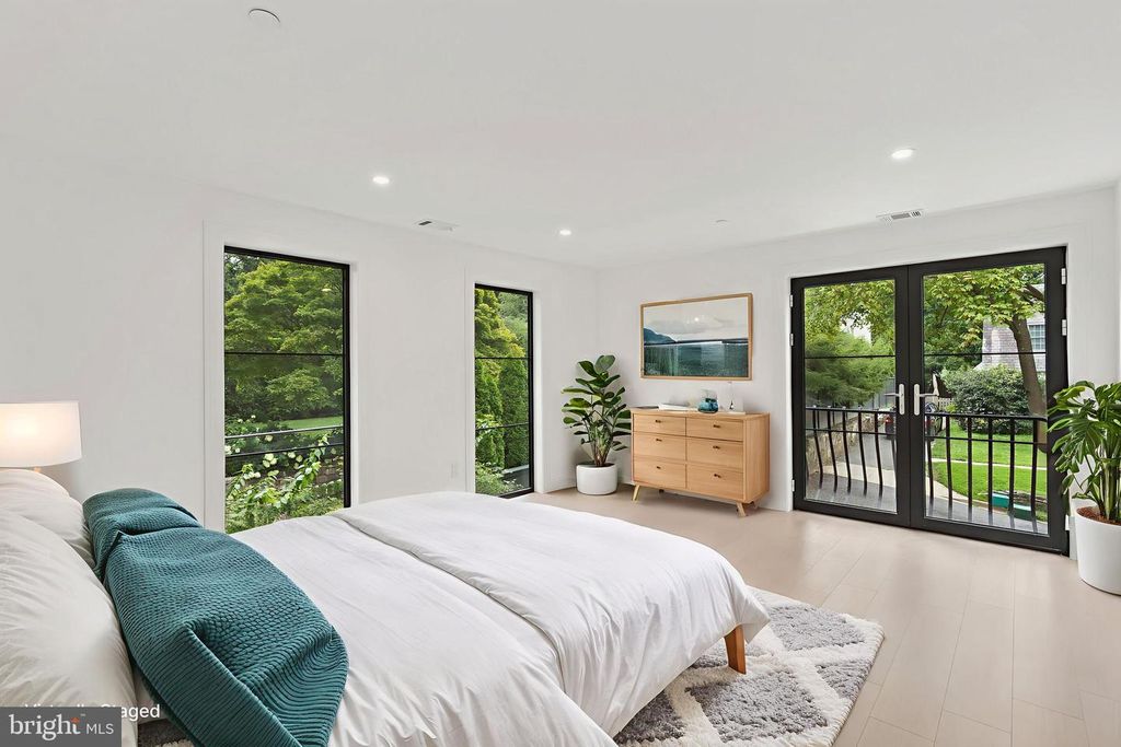 Image 25 of property listing at 3 ALDEN LN, Chevy Chase, MD 20815