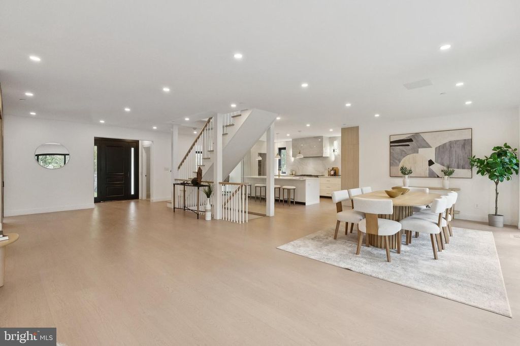 Image 3 of property listing at 3 ALDEN LN, Chevy Chase, MD 20815