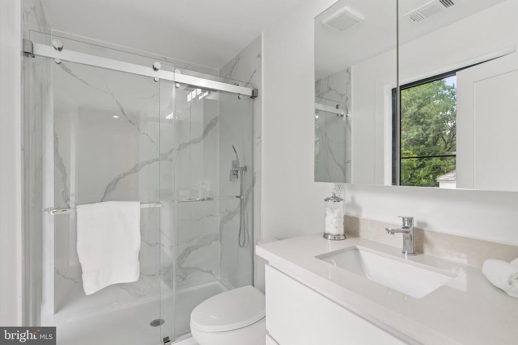 Image 30 of property listing at 3 ALDEN LN, Chevy Chase, MD 20815