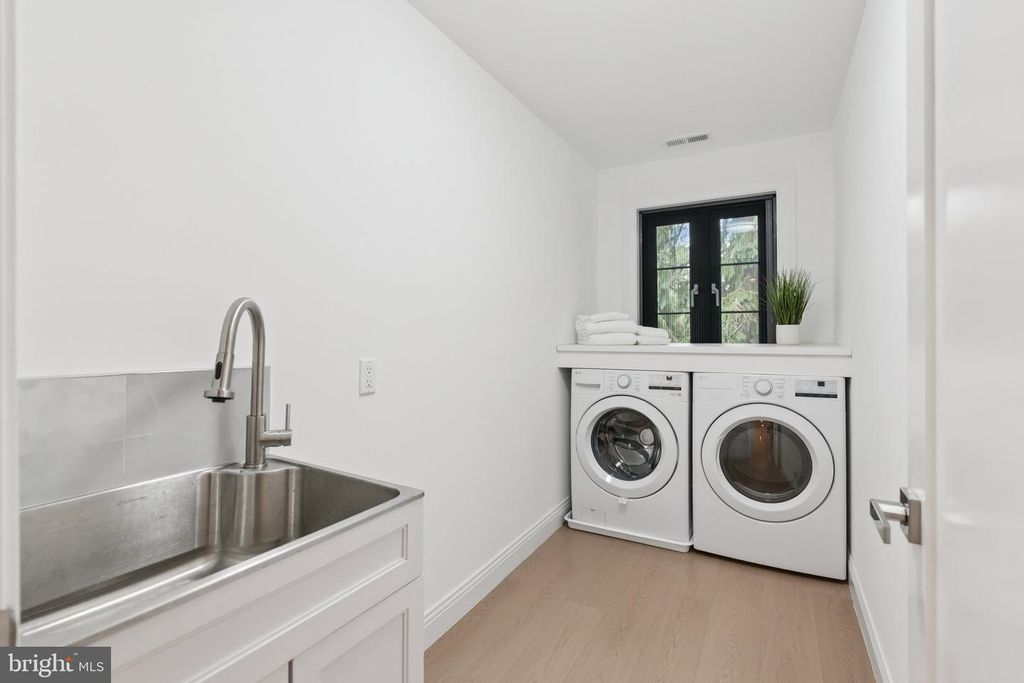 Image 31 of property listing at 3 ALDEN LN, Chevy Chase, MD 20815