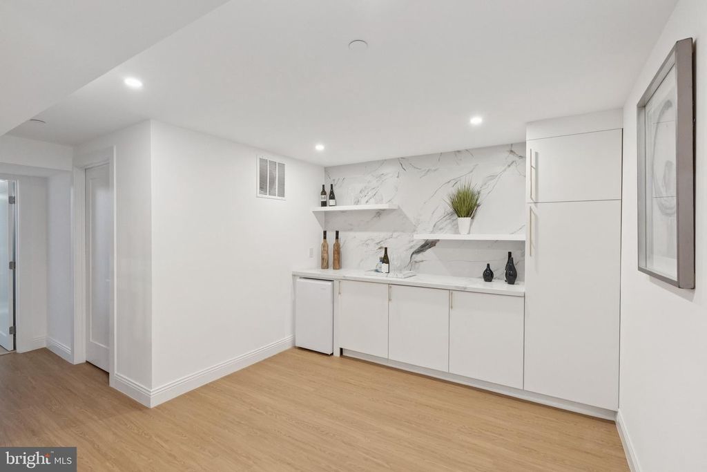 Image 34 of property listing at 3 ALDEN LN, Chevy Chase, MD 20815