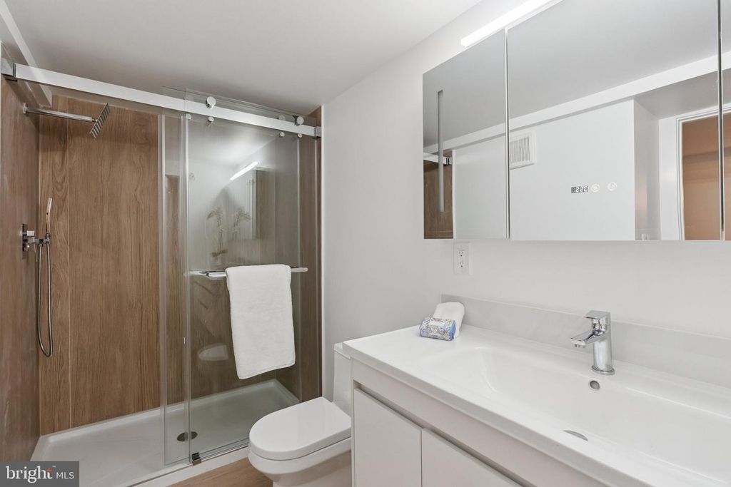 Image 36 of property listing at 3 ALDEN LN, Chevy Chase, MD 20815