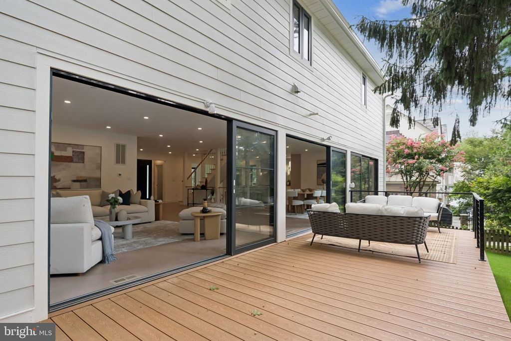 Image 37 of property listing at 3 ALDEN LN, Chevy Chase, MD 20815