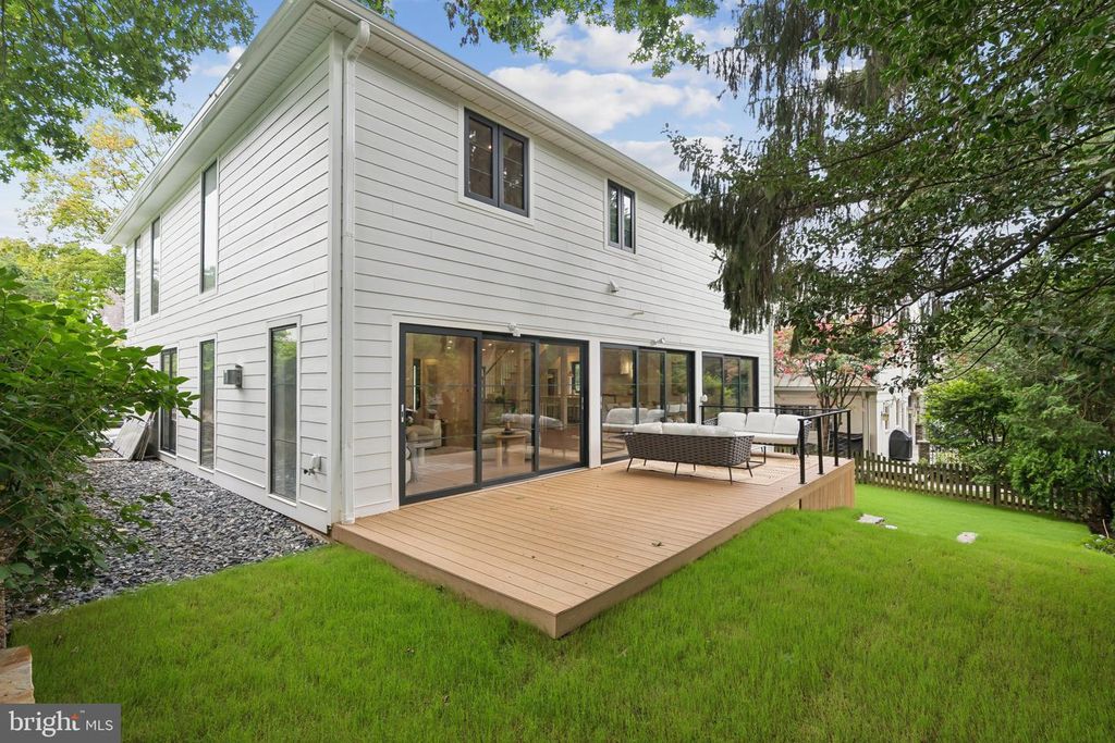 Image 38 of property listing at 3 ALDEN LN, Chevy Chase, MD 20815