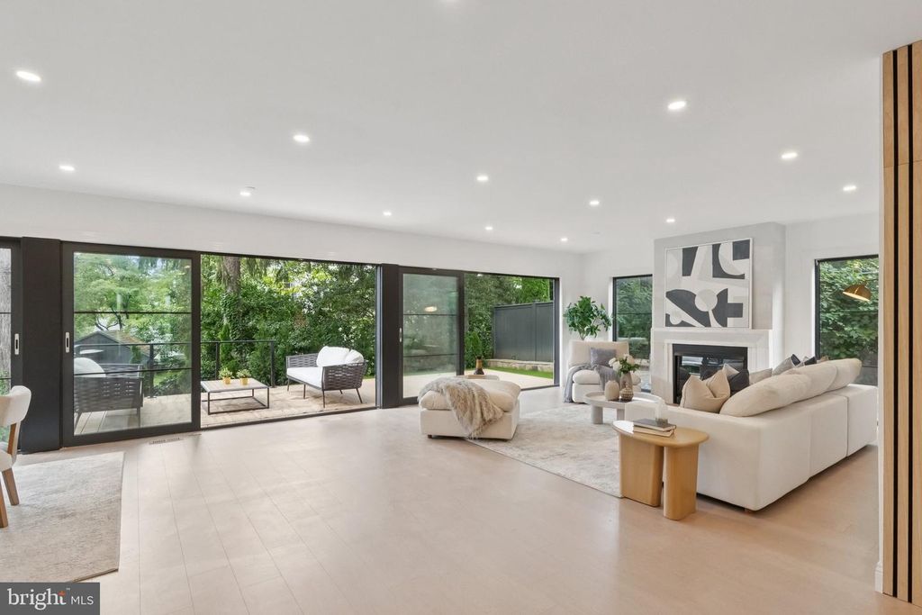 Image 5 of property listing at 3 ALDEN LN, Chevy Chase, MD 20815