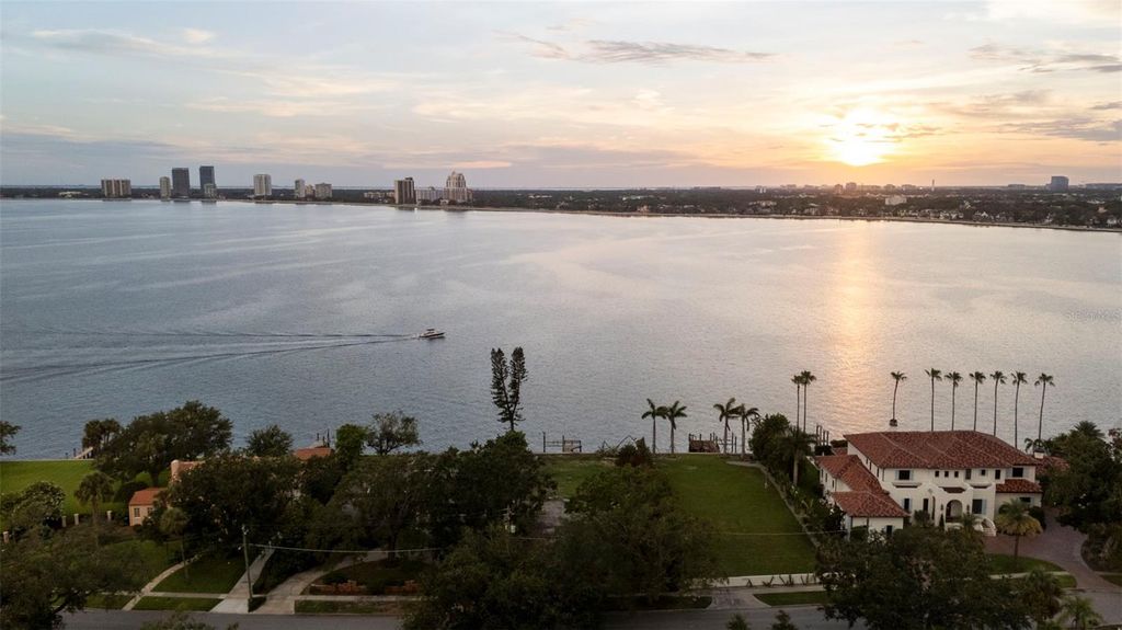 Image 11 of property listing at 214 BLANCA AVENUE, Tampa, FL 33606