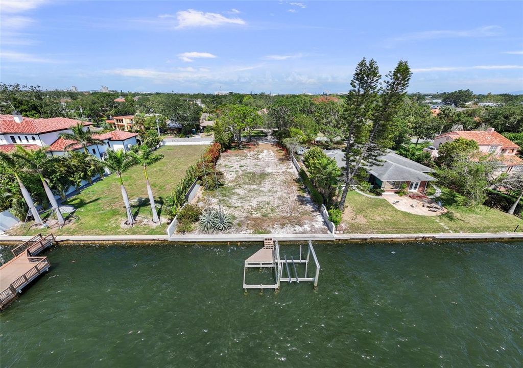 Image 37 of property listing at 214 BLANCA AVENUE, Tampa, FL 33606