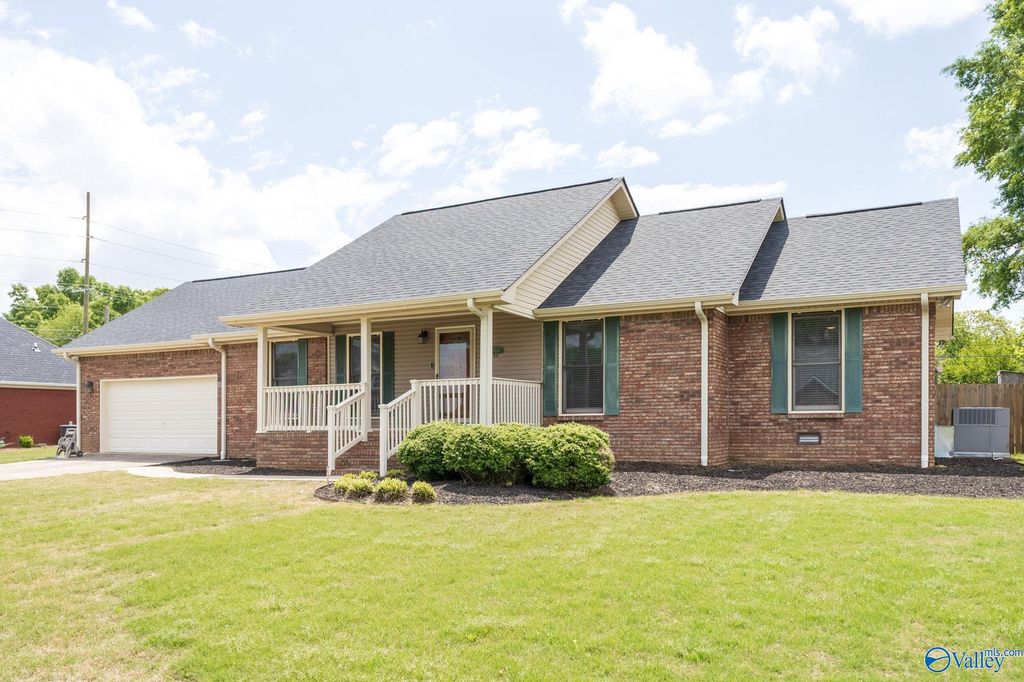 17960 Davis Street, Athens, AL 35611