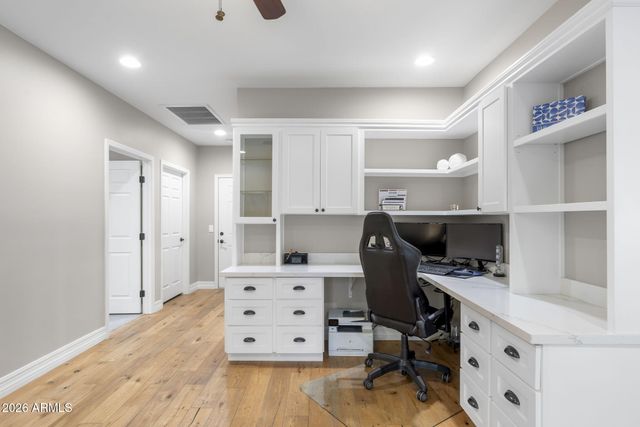 5926 E HARTFORD Avenue, Scottsdale, AZ 85254