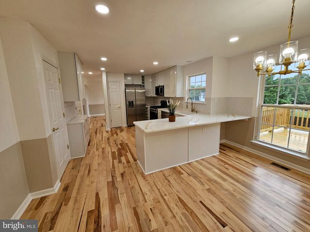 13116 QUEENSDALE DR, Woodbridge, VA 22193