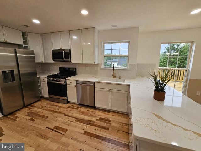 13116 QUEENSDALE DR, Woodbridge, VA 22193