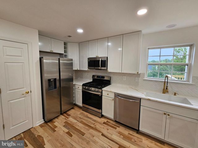 13116 QUEENSDALE DR, Woodbridge, VA 22193
