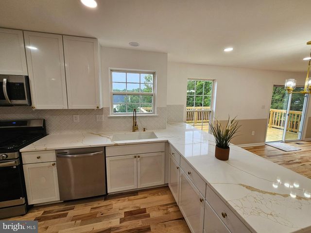 13116 QUEENSDALE DR, Woodbridge, VA 22193