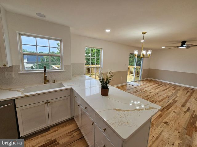 13116 QUEENSDALE DR, Woodbridge, VA 22193