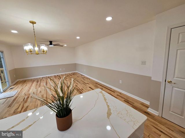 13116 QUEENSDALE DR, Woodbridge, VA 22193