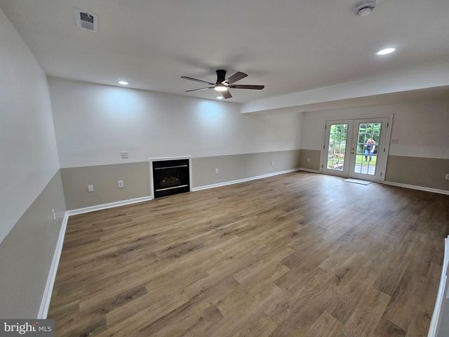 13116 QUEENSDALE DR, Woodbridge, VA 22193