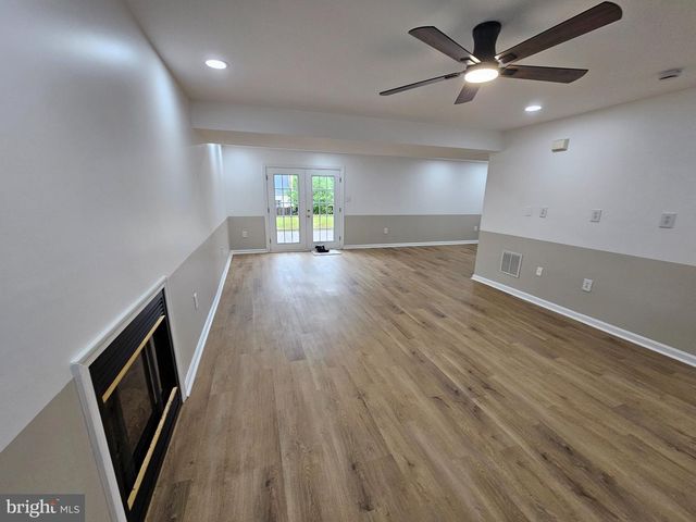 13116 QUEENSDALE DR, Woodbridge, VA 22193