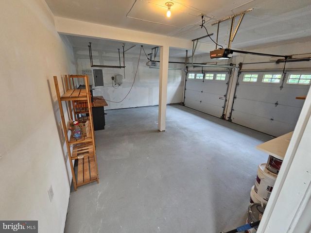13116 QUEENSDALE DR, Woodbridge, VA 22193