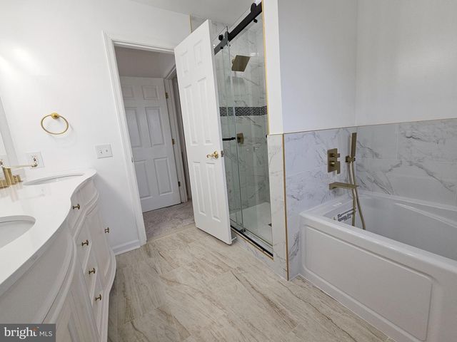 13116 QUEENSDALE DR, Woodbridge, VA 22193