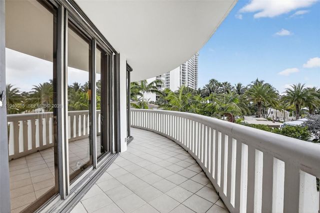 3000 Island Blvd 502, Aventura, FL 33160