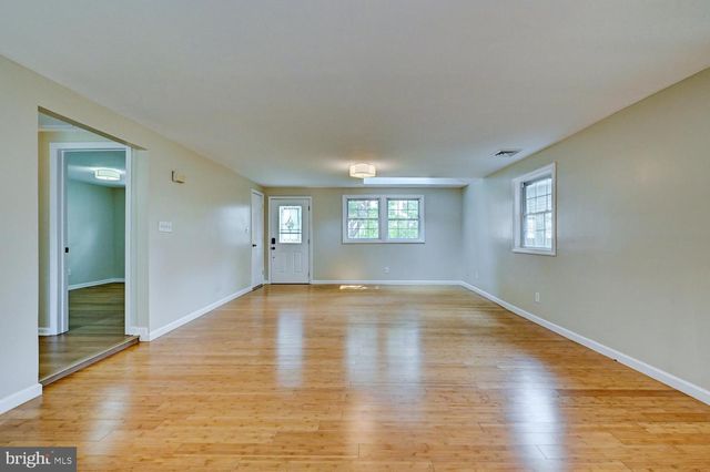 227 RANDALL AVE, Hamilton, NJ 08610