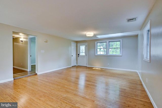 227 RANDALL AVE, Hamilton, NJ 08610