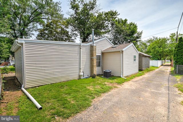 227 RANDALL AVE, Hamilton, NJ 08610