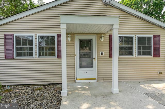 227 RANDALL AVE, Hamilton, NJ 08610