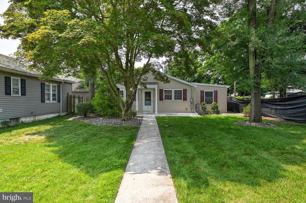 227 RANDALL AVE, Hamilton, NJ 08610