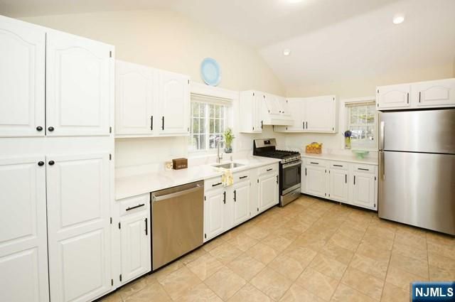 13 Orangeburgh Road, Old Tappan, NJ 07675