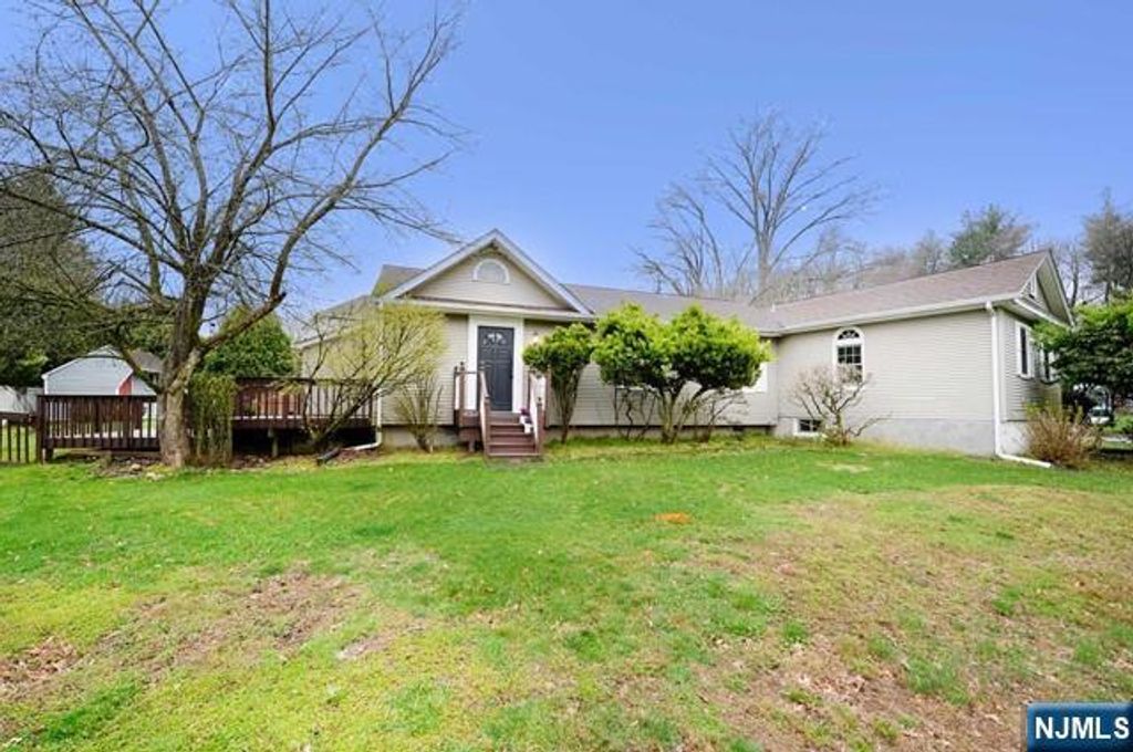 13 Orangeburgh Road, Old Tappan, NJ 07675