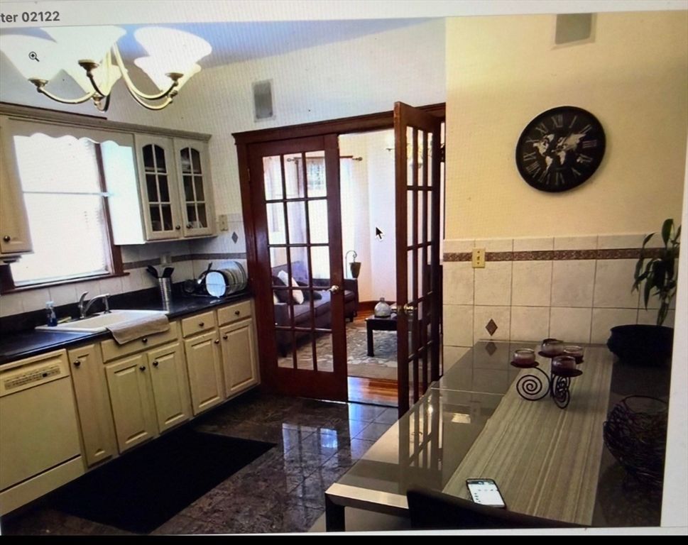 7 Bentham 2, Boston, MA 02122