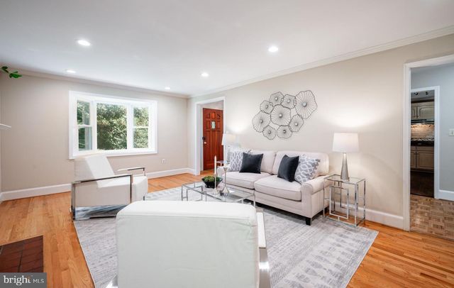 6329 NICHOLSON ST, Falls Church, VA 22044