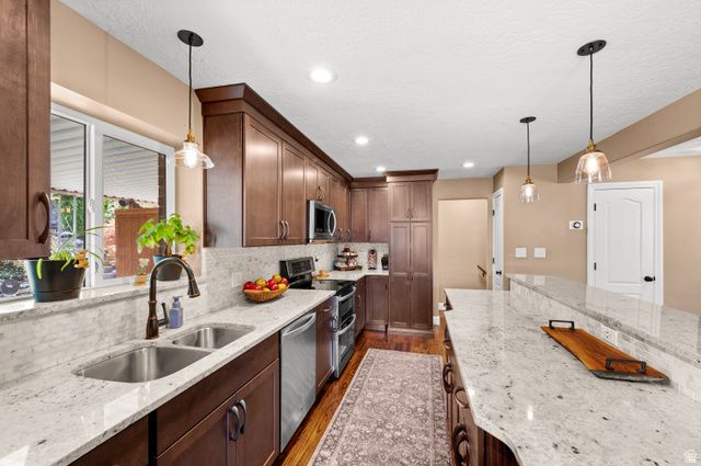145 S KINGDON LN, North Salt Lake, UT 84054