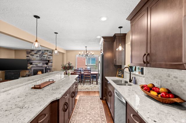 145 S KINGDON LN, North Salt Lake, UT 84054