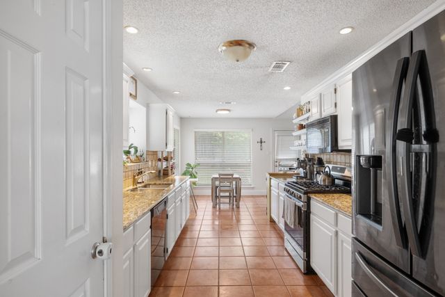 7025 Escondido Drive, Arlington, TX 76016