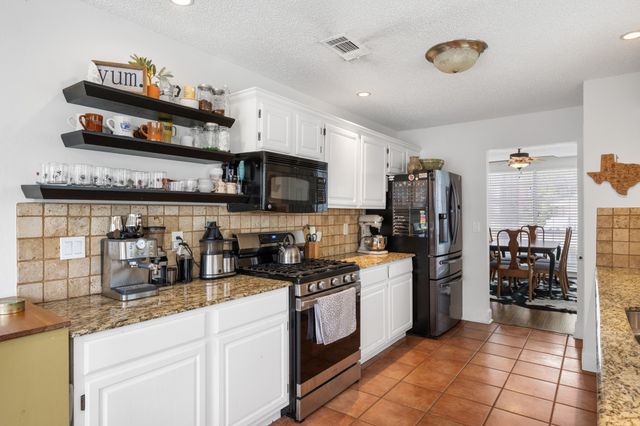 7025 Escondido Drive, Arlington, TX 76016