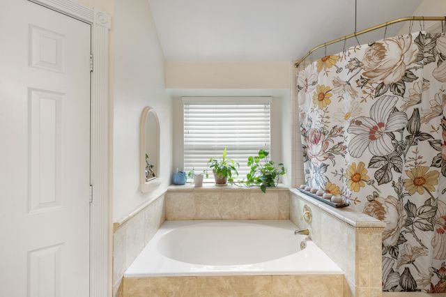 7025 Escondido Drive, Arlington, TX 76016