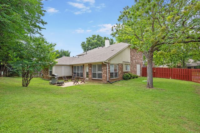 7025 Escondido Drive, Arlington, TX 76016
