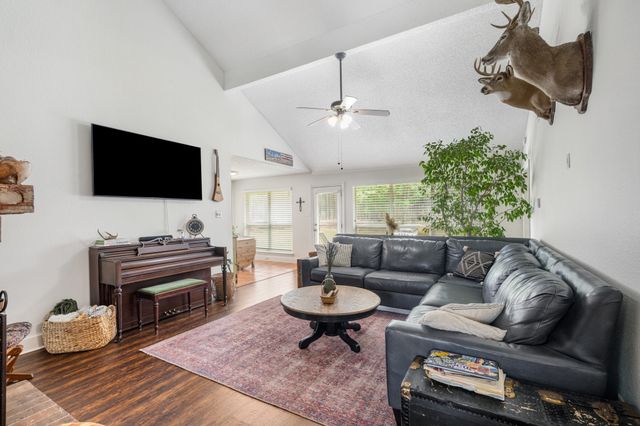 7025 Escondido Drive, Arlington, TX 76016